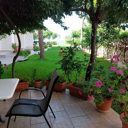 Posidonia Pension Amarynthos Eksteriør billede