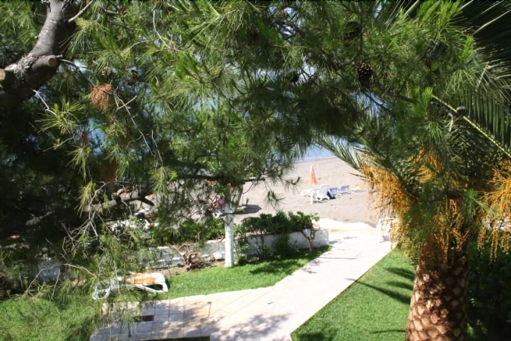 Posidonia Pension Amarynthos Eksteriør billede