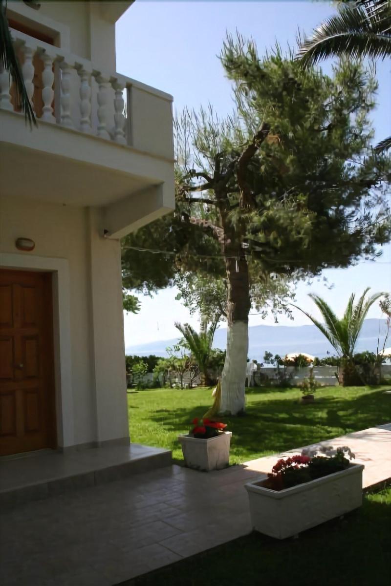 Posidonia Pension Amarynthos Eksteriør billede