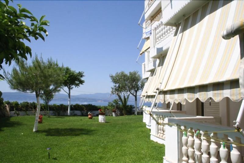 Posidonia Pension Amarynthos Eksteriør billede