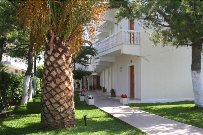 Posidonia Pension Amarynthos Eksteriør billede