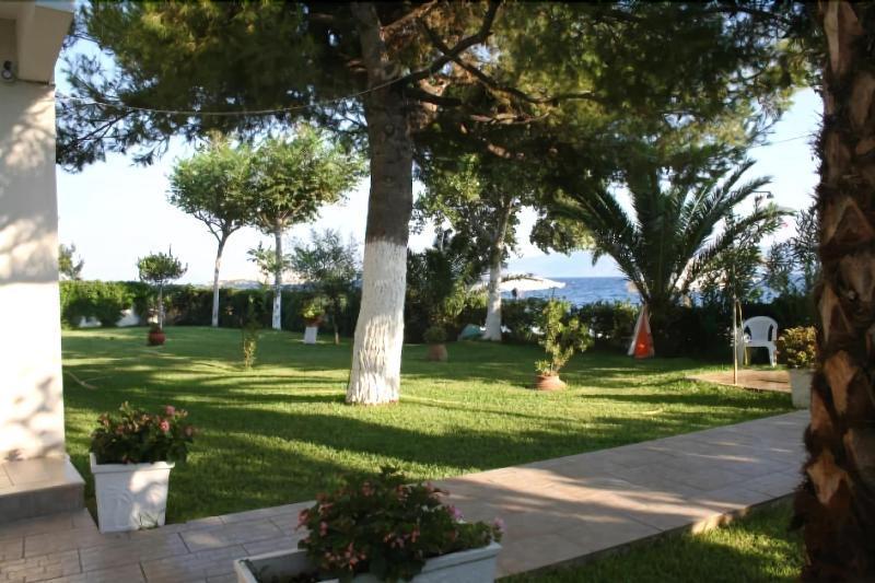 Posidonia Pension Amarynthos Eksteriør billede