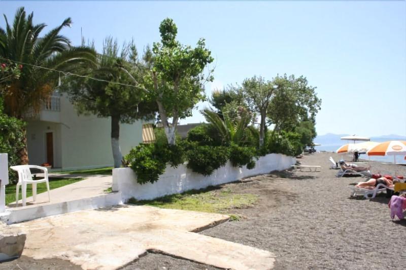Posidonia Pension Amarynthos Eksteriør billede