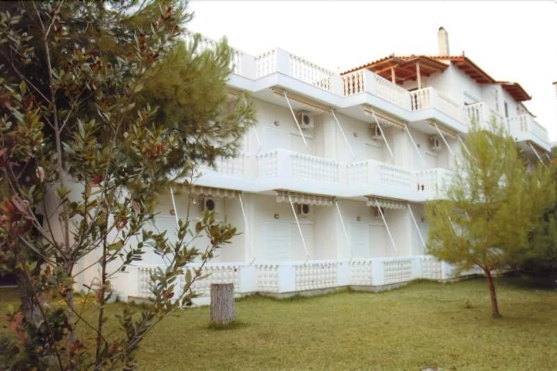 Posidonia Pension Amarynthos Eksteriør billede