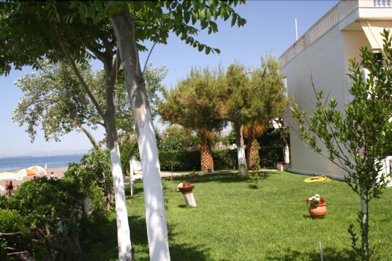 Posidonia Pension Amarynthos Eksteriør billede