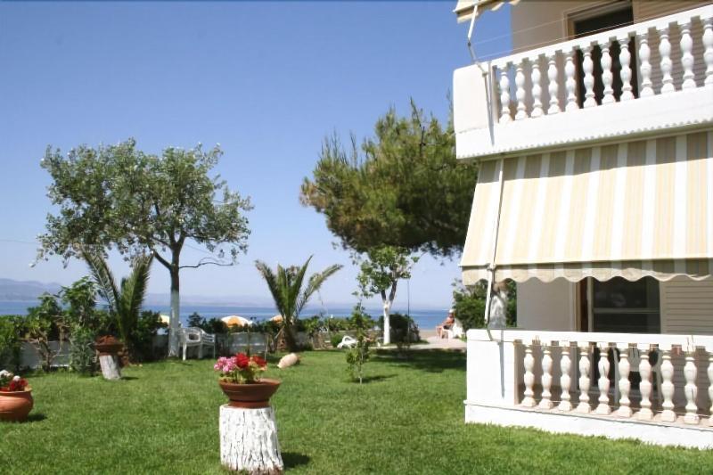 Posidonia Pension Amarynthos Eksteriør billede