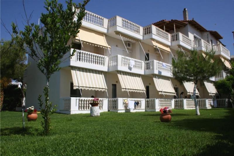 Posidonia Pension Amarynthos Eksteriør billede