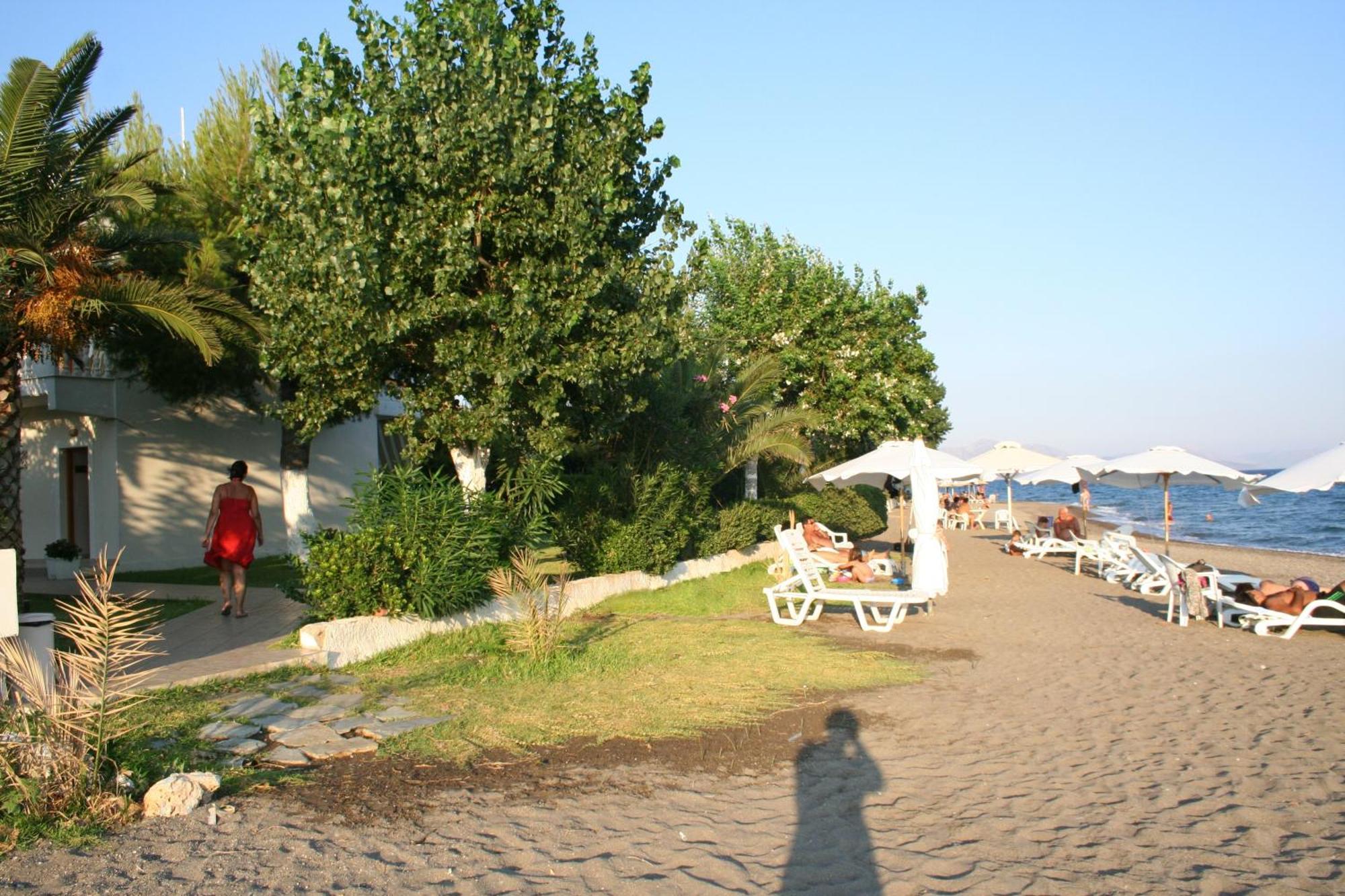 Posidonia Pension Amarynthos Eksteriør billede