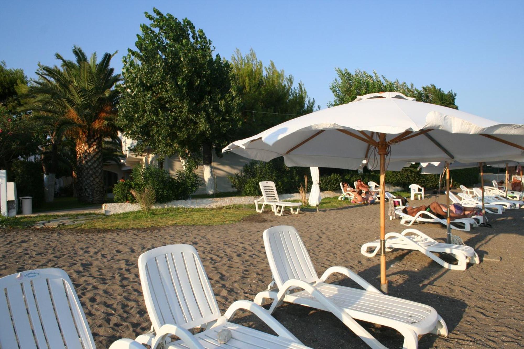 Posidonia Pension Amarynthos Eksteriør billede