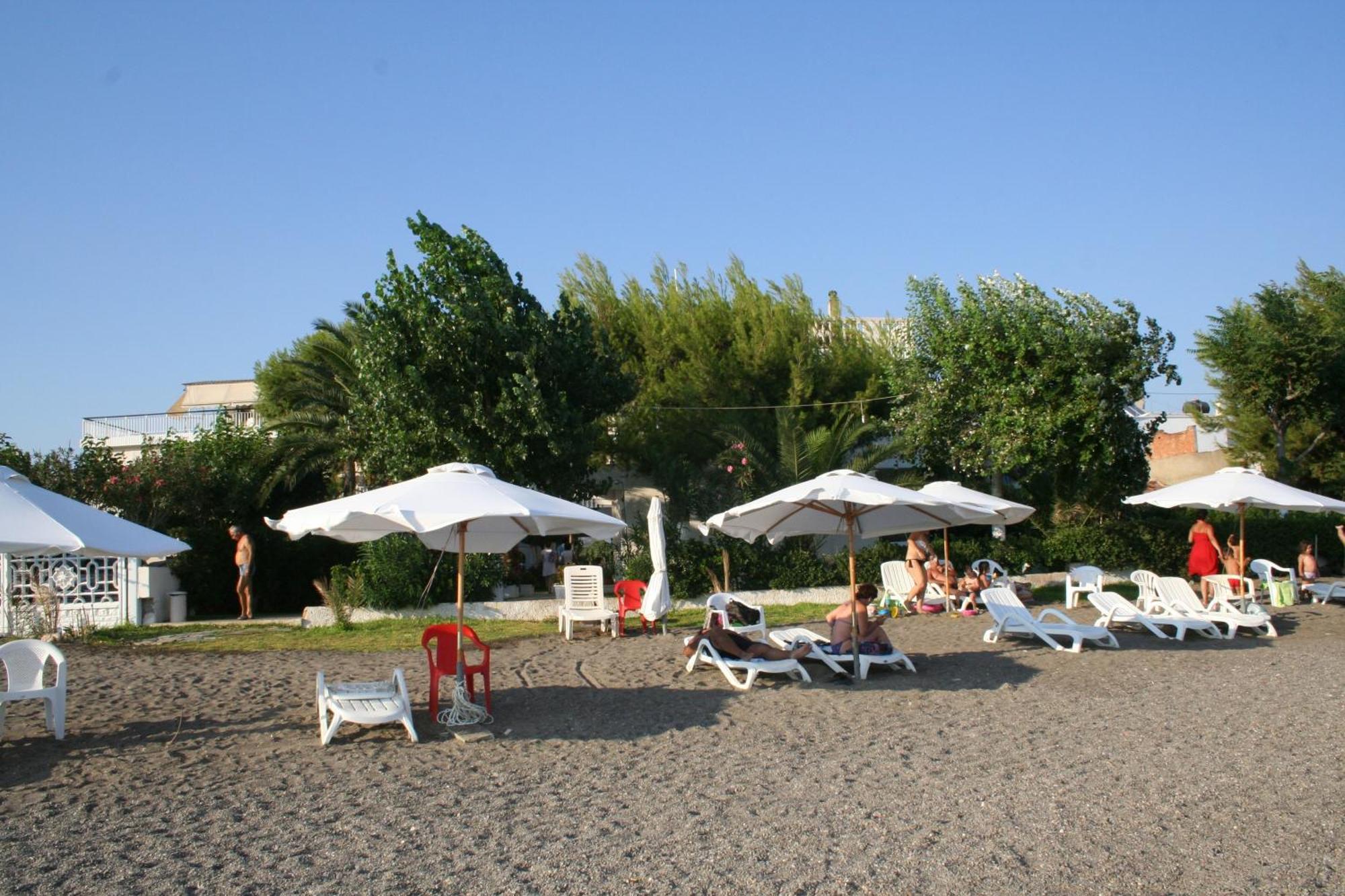 Posidonia Pension Amarynthos Eksteriør billede