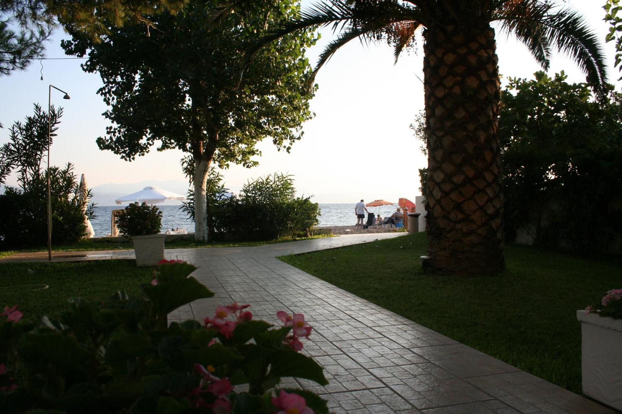 Posidonia Pension Amarynthos Eksteriør billede