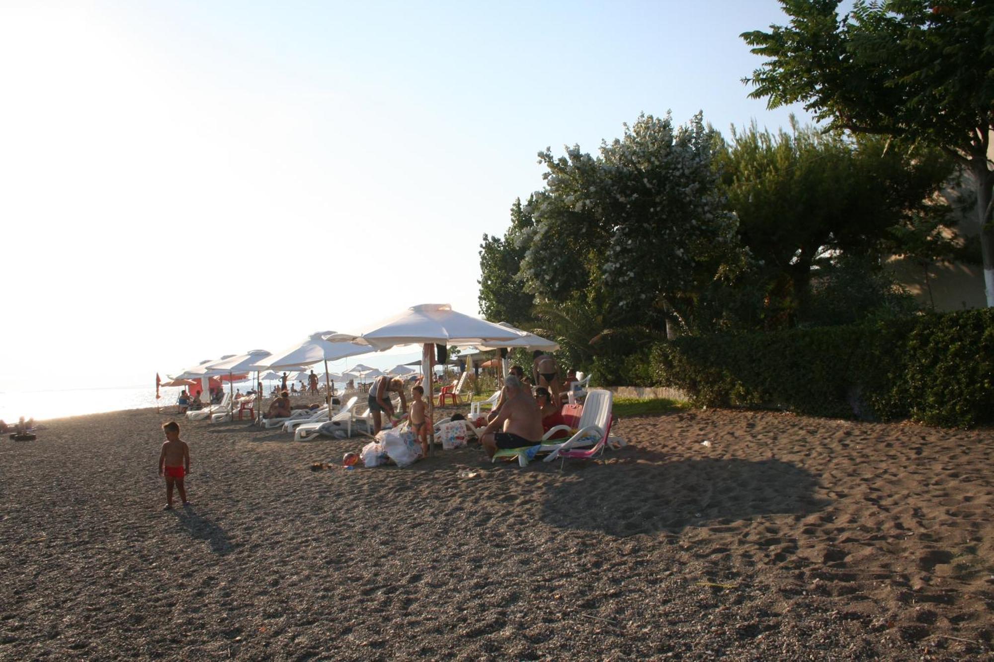Posidonia Pension Amarynthos Eksteriør billede