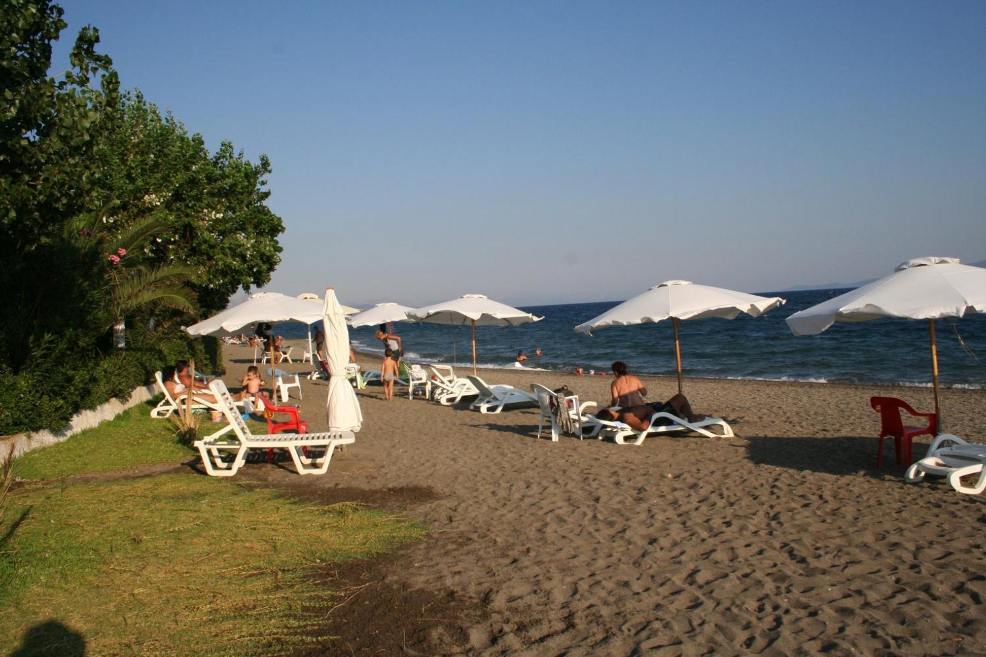 Posidonia Pension Amarynthos Eksteriør billede