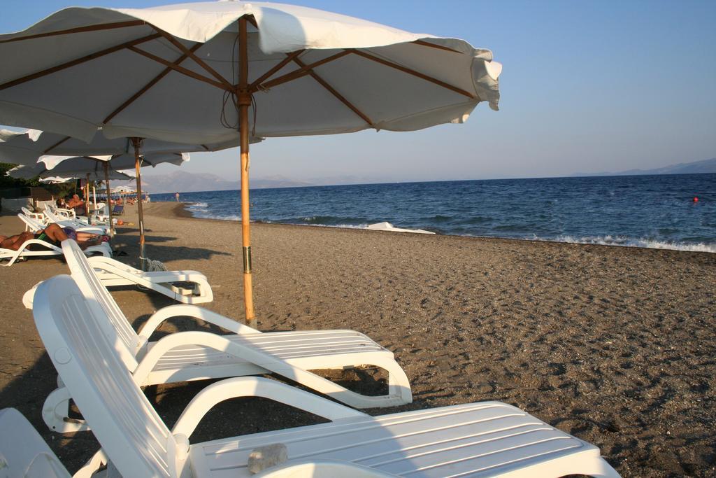 Posidonia Pension Amarynthos Eksteriør billede