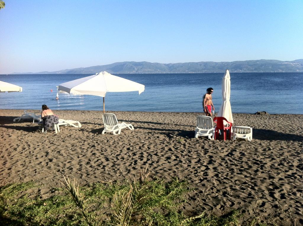 Posidonia Pension Amarynthos Eksteriør billede