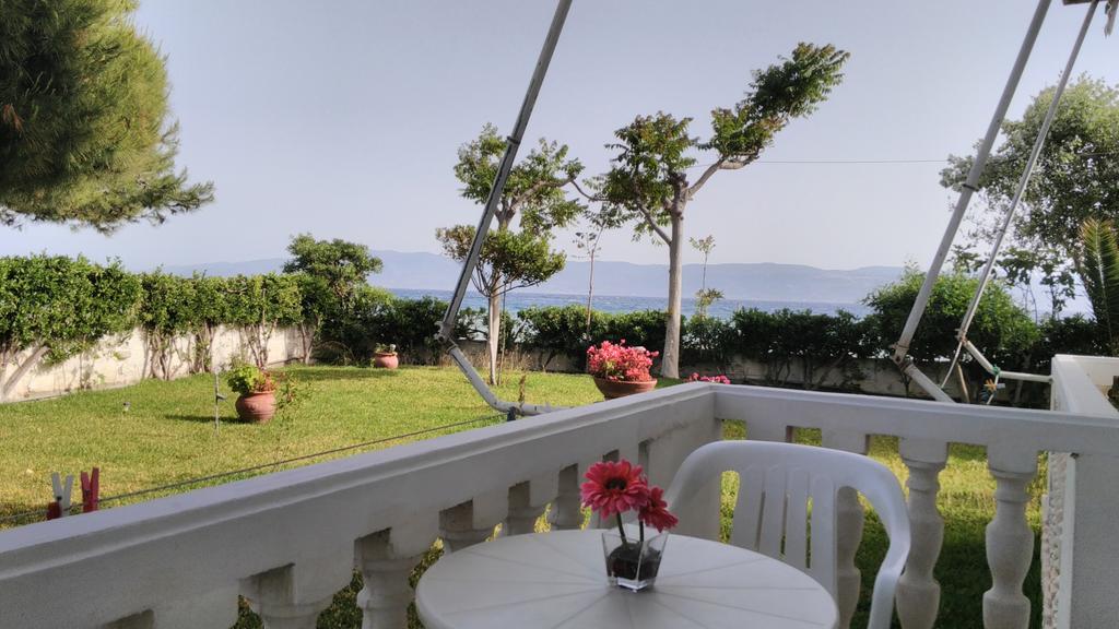 Posidonia Pension Amarynthos Eksteriør billede