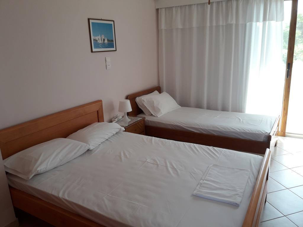 Posidonia Pension Amarynthos Eksteriør billede