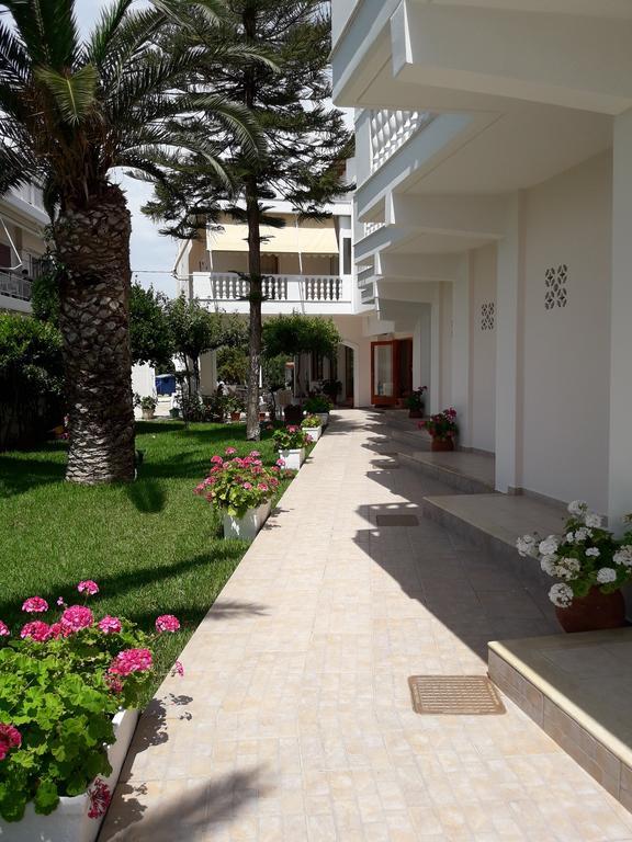 Posidonia Pension Amarynthos Eksteriør billede